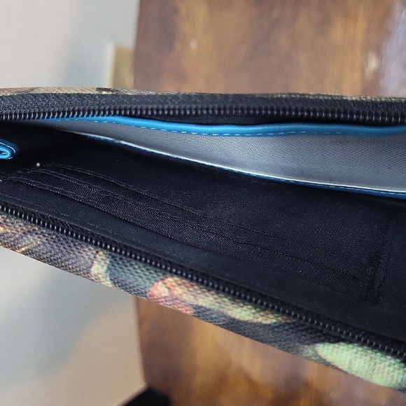 Webers Camo/blue wristlet Wallet - Picture 3 of 6